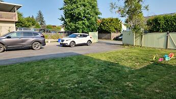 Sarla Villa Surrey