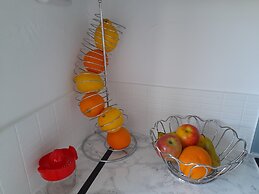 Whole Apartment With Balcony, Breakfast & Parking
