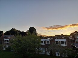 Whole Apartment With Balcony, Breakfast & Parking