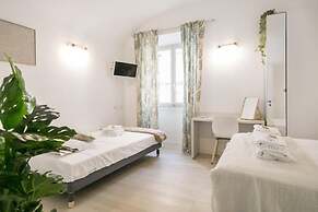 White Candia Guesthouse