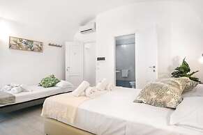 White Candia Guesthouse