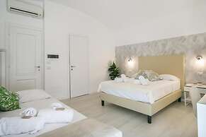 White Candia Guesthouse