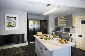Beautiful 5bedroom house sleeps13 hottub