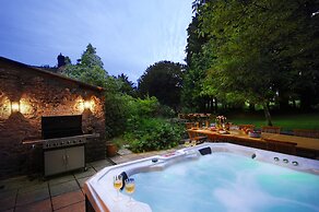 Beautiful 5bedroom house sleeps13 hottub