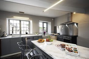 Beautiful 5bedroom house sleeps13 hottub