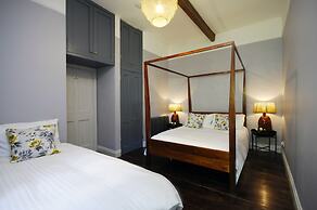 Beautiful old cottage sleeps 6 near Bath