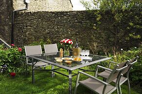 Beautiful old cottage sleeps 6 near Bath