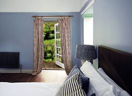 Beautiful old cottage sleeps 6 near Bath
