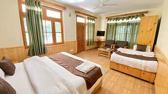 Hotel Purnima River View