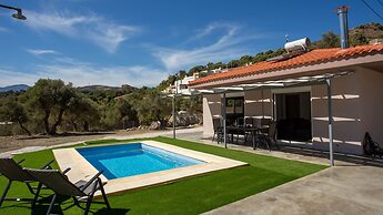 3-bed Villa in Palaioloutra With Private Pool