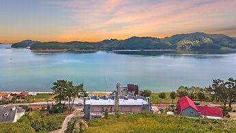 Namhae Spring, Summer, Fall, Winter Pet-