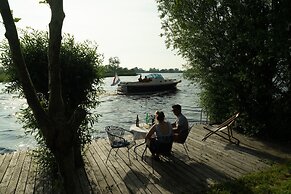 Waterlodge Tomke in Nes