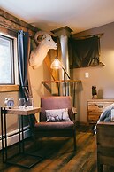 Arctic Divide Lodge