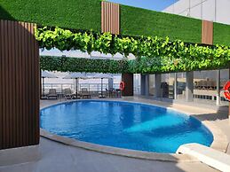 GLORIA HOTEL AND SUITES