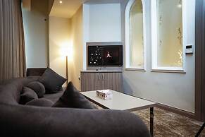 GLORIA HOTEL AND SUITES