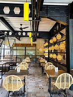 Summerville Hotel & Coffee Shop