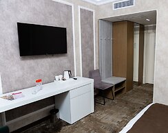 Garnet Hotel