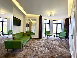 Garnet Hotel