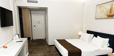 Garnet Hotel