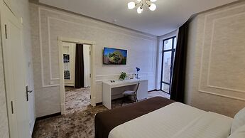 Garnet Hotel