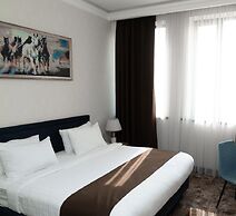 Garnet Hotel