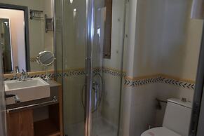 KIRIAKI GUESTHOUSE & SUITES