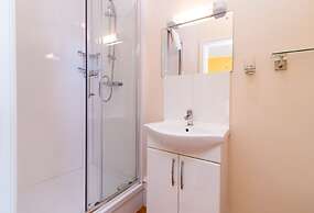 The Linden Leaf Rooms - Classy Studios