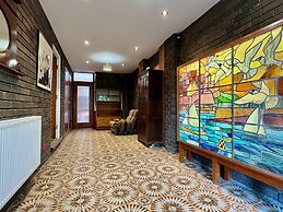 Pant Golau House