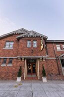 The George Hotel
