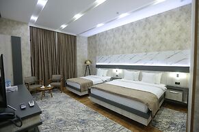 Ada Hotel