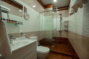 Ada Hotel