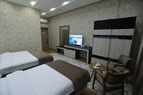 Ada Hotel