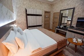 Ada Hotel