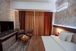 Ada Hotel