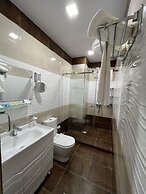 Ada Hotel