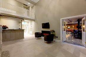 Castle Varagh Hotel & Bar