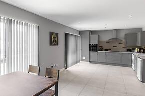 Impeccable 1-bed Apartment in Ebbw Vale, Wales