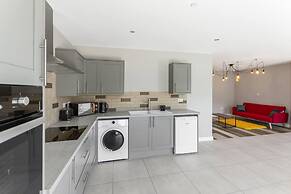 Impeccable 1-bed Apartment in Ebbw Vale, Wales