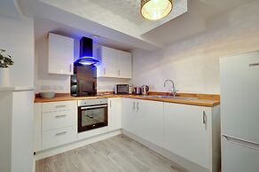 Charltons Bonds Apartments - By Week2Week