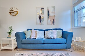 Charltons Bonds Apartments - By Week2Week