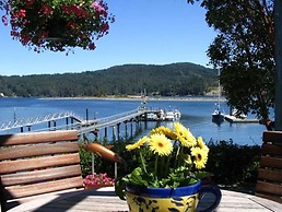 Salty Towers Oceanfront Cottages