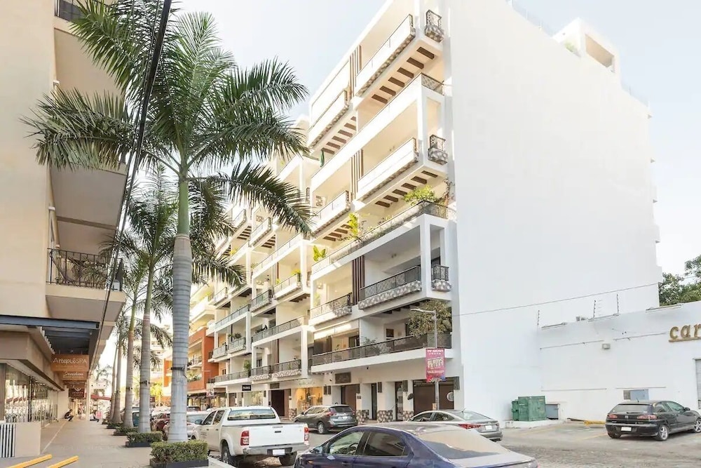 CONDO U BY TRVL2HM