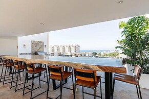 CONDO U BY TRVL2HM