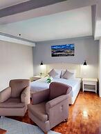 Star Regency by Plush