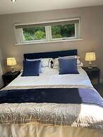 Immaculate 1-bed Studio With Outside Patio