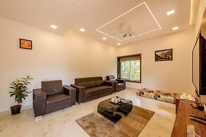 CosmicStays Casa Ivory Pool Villa Mulshi
