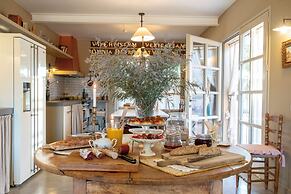 CAN CASI HOUSE