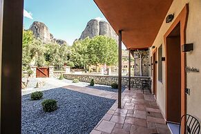 Meteora Heaven and Earth Kastraki