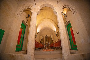 Pietra Cave Suites