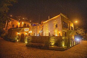 Pietra Cave Suites
